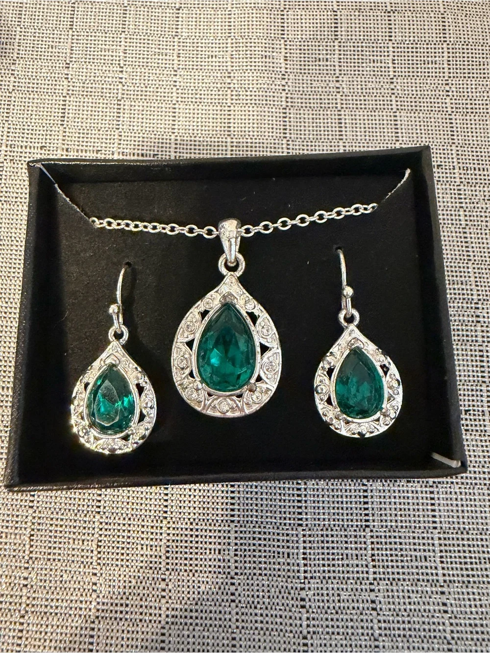 Avon Teardrop Emerald Green Crystal Necklace & Earrings Set - Silver Tone